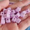 Nova cor sólida mini quadrado acrílico buraco reto contas DIY acessórios de jóias material de colar de corrente de telefone móvel