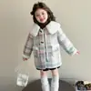 Abrigo de lana forrado de polar para niñas, nuevo estilo otoño/invierno 2025, abrigo de polar de una pieza engrosado para niñas pequeñas, ropa de invierno cálida