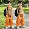 Conjunto de Verão Sem Mangas para Meninos 2026 Novo Estilo Crianças Maiores Colete Listrado Fino de Verão para Meninos Estilo Streetwear Cool