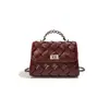 Bolso de mujer transfronterizo 2026 primavera-verano nuevo estilo bolso de mano pequeño inspirado en Chanel, moderno bolso de hombro y bandolera con cadena acolchada