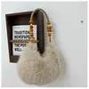 Bolsos de Diseñador de Nicho Otoño e Invierno 2026 Nuevo Bolso de Mano Peludo Bolso Pequeño de Felpa Bolso Versátil Bolso Cruzado