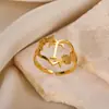 Nuevo Anillo Europeo y Americano de Acero Inoxidable 18K con Forma de Corazón y Letra Inglesa Anillo Ajustable para Mujer Anillo de Flor Rosa A-Z