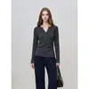 Outono de 2026 Novo Estilo Coreano Minimalista Gola V Botões Slim Fit Cor Sólida Versátil Elegante Top Feminino 25712