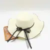 Sombrero de paja para mujer de ala ancha protector solar playa playa playa a lo largo de la versión coreana de viaje de vacaciones en línea moda popular todo-fósforo sombrero para el sol