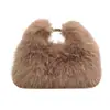 Otoño e Invierno popular bolso de mano estilo occidental nuevo bolso peludo para mujer diseño de nicho popular bandolera de hombro para ir al trabajo