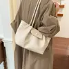 Bolsa feminina de grande capacidade, novo estilo moderno de verão 2026, bolsa de ombro/axila com padrão trançado de alta qualidade, bolsa tote para o dia a dia