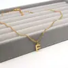 Moda europea y americana 26 letras collar de acero inoxidable oro plata cadena de clavícula de lujo ligero joyería de acero de titanio venta al por mayor