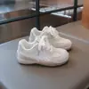 Zapatos para Niñas 2026 Verano Nuevos Tenis Rojos Infantiles para Niñas, Malla Suela Suave Zapatos de Entrenamiento de Princesa
