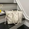 Bolsa Tote Simples e Estilosa Estilo Coreano para Mulheres, Novo Modelo 2026, Bolsa de Ombro Grande Capacidade com Relevo, Bolsa de Braço Tendência