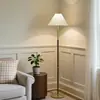 Lámpara de pie plisada vintage transfronteriza para sala de estar, alto valor estético, adecuada para al lado del sofá, añade un sentido de elegancia al dormitorio, lámpara de mesa decorativa nórdica