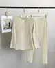 Top de tricô liso com decote V para mulheres, caimento justo, manga longa, peça básica de outono