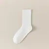 Nuevos calcetines de otoño e invierno para mujer, calcetines de color liso hasta la mitad de la pantorrilla, calcetines largos versátiles de color liso, calcetines acanalados de algodón ligeramente compresivos para mujer