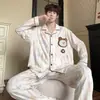 Pijama de imitación de algodón para hombre, conjunto de primavera y otoño de manga larga y pantalón largo, estampado de rayas verdes con bordado de dibujos animados, cárdigan con cuello de solapa, ropa de casa para hombre