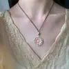 "Xiang Qing Xue" Corrente de Clavícula Estilo Chinês Nova Trançada Corda Dourada Pintada Colar para Mulheres com Delicado Pingente de Flor