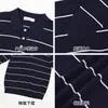 Suéter de punto a rayas con cuello alto para hombre, otoño e invierno, con un cuello clásico y un estilo sofisticado y discreto, perfecto para un atuendo business casual.