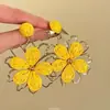 Pendientes exagerados, únicos y hermosos estilo vacacional con borlas de flores amarillas de Semporna para mujer, pendientes de playa