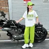 Conjunto de Verão para Meninas Gola Redonda Cor Doce Manga Curta Calça de Perna Larga Fino Médio e Grande Conjunto Duas Peças Esportivo e Casual Infantil