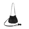 Bolso de cubo con cordón de cuero suave transfronterizo para mujer, nuevo bolso de hombro cruzado versátil para otoño e invierno 2026 con patrón de lichi, estilo bolsa de la suerte