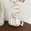Bolso tipo cubo suave con cordón de estilo sencillo para mujer, nuevo bolso versátil de hombro cruzado para el verano 2026, bolsa de la suerte