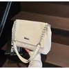 Bolsa de Ombro Feminina Grande Capacidade Versátil Casual Nova Moda Primavera 2026 com Acabamento de Luxo para o Dia a Dia Bolsa Tote