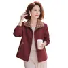 Abrigo corto de primavera y otoño para madres de mediana edad y mayores, top casual nuevo para mujer de talla grande, chaqueta holgada y adelgazante, grueso