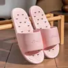 Pantuflas de Baño para Mujer 2026 Modelo Nuevo para Interiores Hogar Antideslizantes Resistentes al Desgaste Ducha Hotel Secado Rápido Drenaje de Agua Sandalias para Hombre