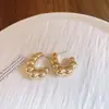 Brincos de Aço em Forma de C Estilo Metal Europeu e Americano, Brincos Versáteis Simples e Modernos Transfronteiriços com um Toque de Luxo, Acessórios de Orelha de Nicho e Únicos