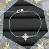 Pulseira com Letra V da Família Burro Estilo Nicho de Luxo Leve Europeu e Americano Design Versátil de Personalidade Joia