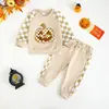 Conjunto de pantalones para niños pequeños de Halloween casual de 2025 con toalla de cara sonriente de calabaza, bordado de bloques de color a cuadros, para bebés y niños pequeños