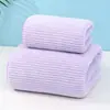 Toallas de baño de vellón de coral transfronterizas al por mayor, rayadas, gruesas, absorbentes, de secado rápido, extragrandes, con rayas finas, Clase A, toallas suaves lavables para parejas.