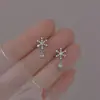 Pendientes de Copo de Nieve con Aguja de Plata S925 para Mujer, Lujo Ligero y Sensación de Alta Gama, Pendientes Exquisitos y Compactos, Pendientes Únicos y Versátiles con Sentido de Atmósfera
