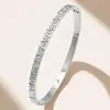 Pulseira de Aço Titânio Europeia e Americana de Venda Quente Transfronteiriça Pulseira com Fivela de Diamante Triangular Atacado Design de Nicho de Alta Qualidade Estilo Ins