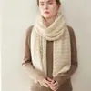 Novo cachecol 100% puro cashmere com um design meticulosamente trabalhado, macio, leve e durável. É um lenço estiloso e versátil, perfeito para usar ao ar livre e te manter aquecido(a).