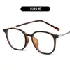 Óculos Tendência de Armação Quadrada para Mulheres, Adequados para Lentes de Grau, Bloqueio de Luz Azul, Efeito Emagrecedor para Rostos Grandes, Aparência Natural, Armações de Óculos de Metal Tr90