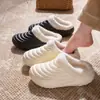 Pantuflas de algodón impermeables para mujer, nuevo diseño para pareja, para usar fuera de casa, con forro de terciopelo cálido, suela gruesa antideslizante, conjunto de pantuflas tipo concha para hombre, otoño e invierno
