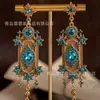 Brincos Longos Estilo Corte Retro Antigo de Qingdao de Luxo Leve com Pedras Preciosas e Exagerados Brilhantes de Banquete de Alta Gama