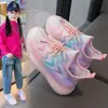Novos Sapatos de Malha Fly com Solado Macio Antiderrapante para Crianças Primavera e Verão 2025 Sapatos de Coco para Meninas Malha Respirável Sapatos Casuais para Meninos