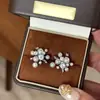 Brincos Curvos Exquisitos de Zircônia e Pérola 2025 Novo Estilo Luxo Acessível Brincos de Alta Qualidade, Brincos Bonitos e Únicos