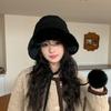 Bonito sombrero de pescador de gamuza con bola de pelo para mujer, otoño e invierno, engrosado, forrado de felpa, cálido, a prueba de frío, protección para los oídos, sombrero de cubo de felpa