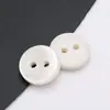 Venta al por mayor de fábrica Botones de resina para camisas polo Cardigan Botones decorativos redondos Ropa para bebés y niños Cuatro orificios Dos orificios Botones pequeños