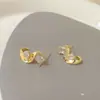 Pendientes Únicos de Metal Estilo Frío con Circonita Trenzados Personalidad y Temperamento Pendientes de Alta Gama Versátiles Pendientes de Moda de Lujo Ligero