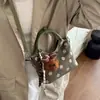 Bolso cubo de ante con lunares estilo coreano súper popular y versátil para mujer, nuevo modelo 2026, bolso de hombro y cruzado moderno y a la moda para el trabajo