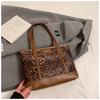 Bolsa Tote Tendência Estilo Coreano Cor Contrastante Feminina 2025 Nova Bolsa de Ombro Grande Capacidade para Trabalho e Dia a Dia Bolsa Casual Feminina de Ombro