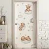 Nuevo ACC64025 Oso de Dibujos Animados Nube Estrella Luna Pegatina de Puerta Habitación Infantil Hogar Decoración de Pared Pegatina Decorativa
