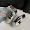 Tênis de lantejoula estrela prateada para mulheres, com sola grossa, confortável, sola macia, casual, moderno, de alta qualidade, com cadarço, esportivo, visual desgastado
