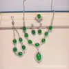 Set de Jadeíta: Collar con Colgante de Jadeíta Tipo Hielo, Pendientes, Anillo, Pulsera, Lujoso Juego de Cuatro Piezas de Jadeíta Verde Incrustada con Pendientes