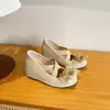 Zapatos planos de camelia francesa de gamuza para mujer, tamaño pequeño, con plataforma para aumentar la altura, colección de otoño 2026, versátiles y adecuados para el trabajo, estilo Mary Jane
