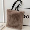 Bolsa Feminina de Inverno Peluda de Grande Capacidade 2026 Novo Estilo Bolsa de Ombro Único Estilo Saco Bolsa Tote Peluda de Alta Qualidade para o Dia a Dia