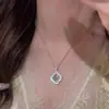 Popular Novo Estilo Chinês Xiaohongshu Beibei Recortado Diamante Azul Flor de Folha Janela Colar Estilo Chinês Luxo Acessível Peça Única Dropshipping