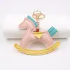 Colgante de Mochila Creativo Caballo Mecedora Boutique Colgante de Coche Cadena de Joyería Llavero de Caballo de Algodón Carrusel